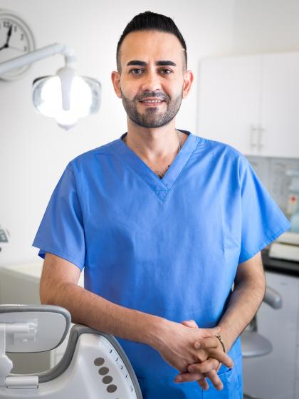 Dr. Nazem Ben - Fogszakorvos, Parodontológus 