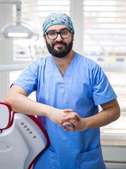 Dr. Kamalian Abed - Fogorvos