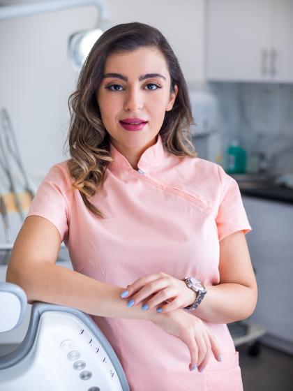 Dr. Niaz Behdad - Fogorvos