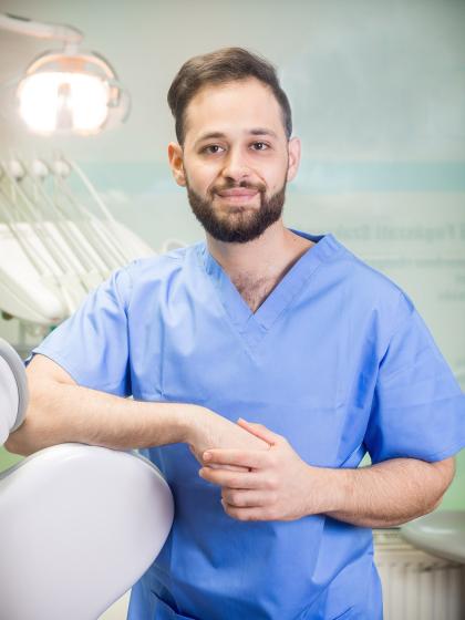Dr. Sarhan Khalid - Fogorvos, fogszabályozó rezidens