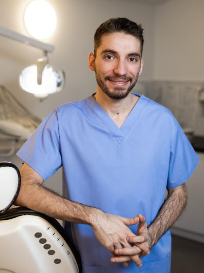 Dr. Mirzatolouei Salar - Fogorvos